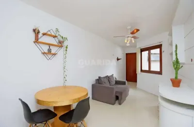 Apartamento mobiliado com 2 dormitórios no bairro centro histórico