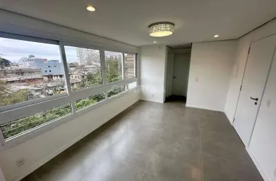 Apartamento de 2 dormitórios, sendo 1 suíte, no bairro vila ipiranga.