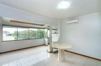 Exclusividade guarida: exclusiva cobertura com 2 dormitórios, com vaga dupla/churrasqueira/ sacada e lareira, no bairro jardim botânico com 82m².