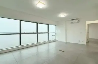 Apartamento com 2 dormitórios, sendo 1 suíte, para alugar no bairro cristal.
