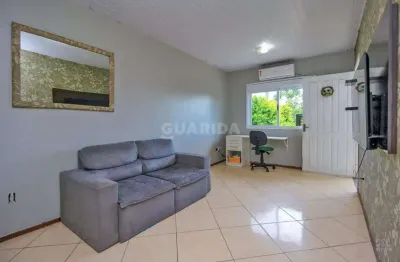 Casa mobiliada com 2 dormitórios e 1 vaga de garagem no bairro hípica
