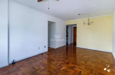 Apartamento de 3 dormitórios, sendo 1 suíte no bairro centro histórico, ao lado da faculdade urfgs, com vaga coberta!
