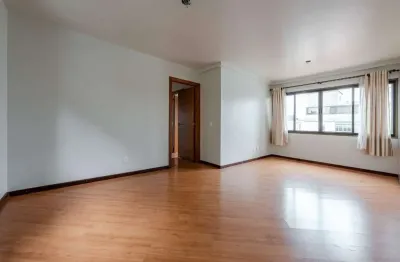 Apartamento de 3 dormitórios, sendo 1 suíte, no bairro petrópolis.