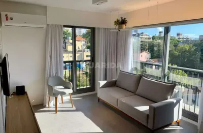 Apartamento mobiliado e decorado com 1 dormitório no bairro petrópolis, com vaga!