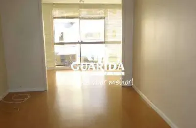 Apartamento 2 dormitórios com armários, sendo uma suíte com split, no bairro higienópolis, com vaga!