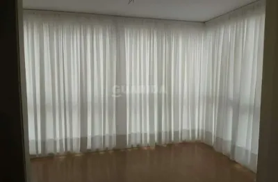 Apartamento 2 dormitórios com armários, sendo uma suíte com split, no bairro higienópolis, com vaga!