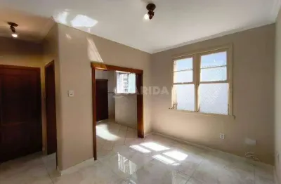 Apartamento com 2 quartos e sacada no bairro cidade baixa