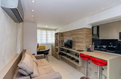 Apartamento mobiliado de 2 dormitórios no bairro cidade baixa.