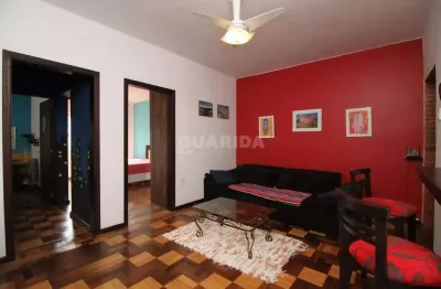 Apartamento mobiliado de 2 dormitórios no bairro petrópolis.