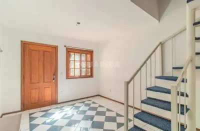 Casa em condomínio fechado, com 3 dormitórios e 1 vaga de garagem no bairro tristeza