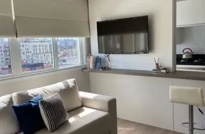 Apartamento mobiliado de 2 dormitório sendo 1 suite no bairro azenha, com vaga/churrasqueira interna/andar alto!