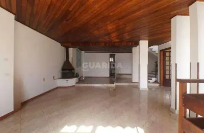 Casa residencial com 4 dormitórios, sendo 1 suíte, para alugar no bairro tristeza.