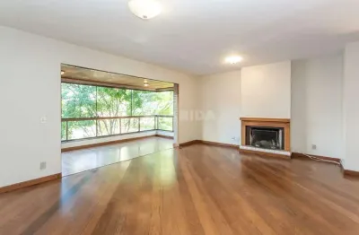 Imóvel originalmente com 3 dormitórios, atualmente transformado em 2, com fácil reversão.