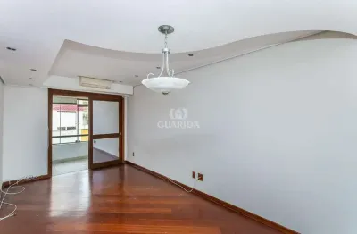 Apartamento semimobiliado de 3 dormitórios, sendo 1 suíte, no bairro petrópolis.