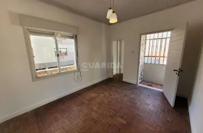Casa com 2 quartos para alugar na Rua Comendador Rodolfo Gomes, Menino Deus, Porto Alegre