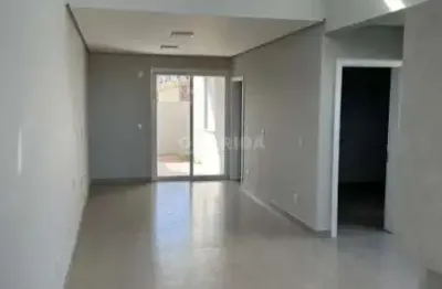 Casa em condominio fechado com 3 dormitórios, sendo 1 suíte, para alugar no bairro hipica.
