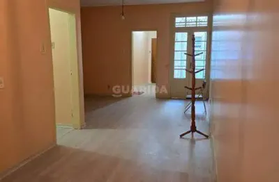 Apartamento de 2 dormitórios com sacada no centro histórico - porto alegre/rs