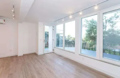 Casa residencial com 2 quartos, sendo 2 suítes, e 2 vagas de garagem no bairro tristeza