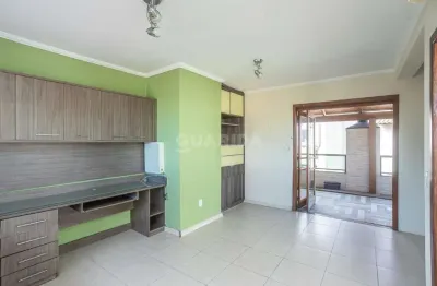 Casa em condomínio, com três dormitórios, sendo um suíte, no bairro ipanema