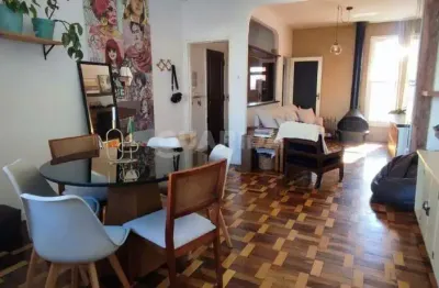 Apartamento semimobiliado com 2 quartos, duas sacadas, no bairro petrópolis - porto alegre/rs