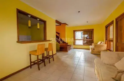 Casa residencial em condomínio fechado com 3 dormitórios no bairro guarujá.