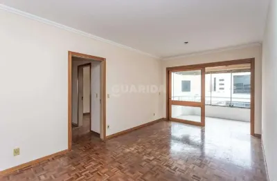 Apartamento com 2 dormitórios, sendo 1 suíte, e 1 vaga de garagem no bairro menino deus