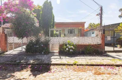 Casa residencial com piscina de 3 dormitórios, sendo 1 suítes, no bairro ipanema.