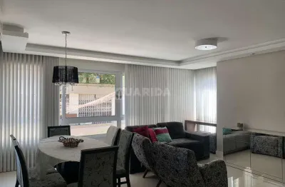 Apartamento mobiliado com 2 dormitórios, 1 suíte e 1 vaga de garagem, no bairro petrópolis