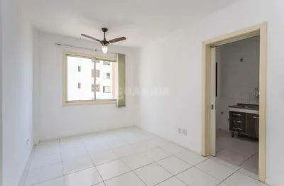 Apartamento de 1 dormitório no bairro partenon, ao pouco metros da puc.