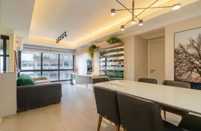 Apartamento mobiliado de 3 dormitórios, sendo 1 suíte, e 2 vagas de garagem no bairro cristal