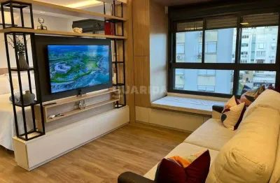 Apartamento mobiliado estilo loft, com 1 vaga de garagem no bairro independência