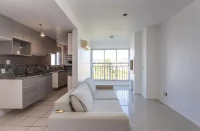 Apartamento semimobiliado com 2 dormitórios, sendo 1 suíte e 2 vagas no bairro central park.