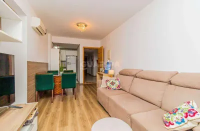 Apartamento mobiliado de 2 dormitórios, sendo 1 suíte, no bairro partenon.