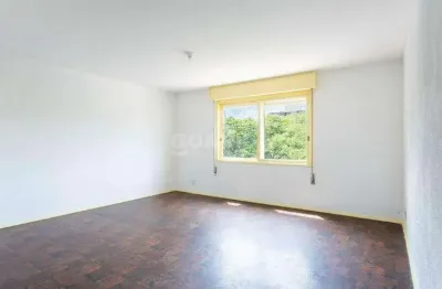 Amplo apartamento em com 1 dormitório e vaga de garagem coberta.