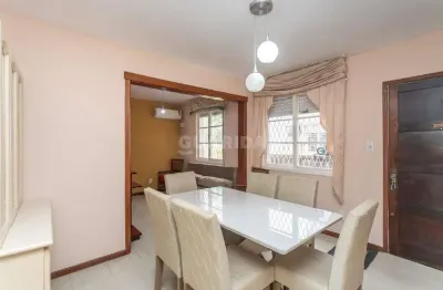 Apartamento mobiliado com 3 dormitórios para alugar no bairro Teresópolis.