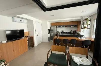 Apartamento novo, semi mobiliado de 2 dormitórios, transformado em 1 suíte, no bairro petrópolis e com 1 vaga de garagem coberta.