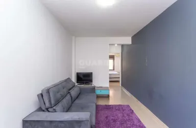 Apartamento mobiliado com 2 dormitórios, sendo 1 suíte, no bairro Auxiliadora