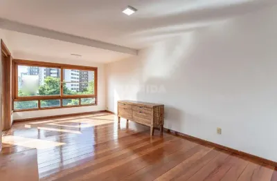 Apartamento com 3 dormitórios e 1 vaga de garagem, no bairro Petrópolis