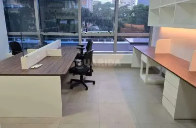 Conjunto comercial mobiliado de 38m² no bairro Petrópolis.