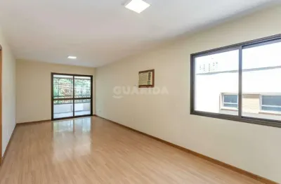 Apartamento com 3 dormitórios, 1 suíte e 3 vagas de garagem, no bairro Bela Vista