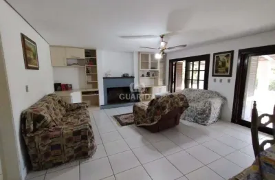 Chácara com 4 dormitórios, semimobiliada, e 2 vagas de garagem no bairro Ipanema