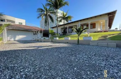 Casa com 3 dormitórios (2 suítes) à venda, 409 m² de área e terreno com 1.368 m2