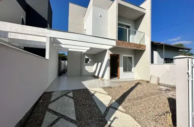 Casa à venda com 3 dormitórios (1 suíte), mobilia planejada e 2 vagas no bairro