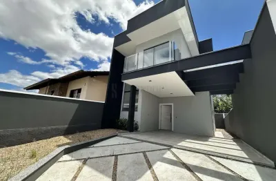 Casa à venda em 2 pavimentos com 3 dormitórios (1 suíte) e 2 vagas na região cen