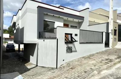 Casa à venda com 3 dormitórios (1 suíte) e amplo espaço de terreno bem próximo d