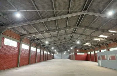 Galpão com 1.300 m2, com docas e pátio de manobra em região industrial, disponív
