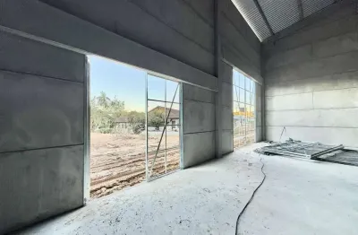 Galpão disponível para locação com 600 m2 em região industrial na cidade de inda