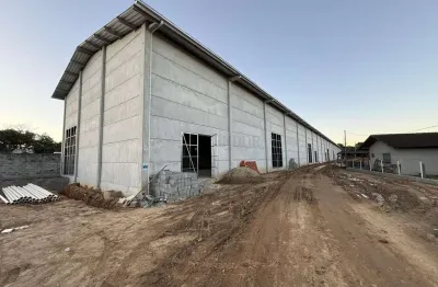 Galpão com 360 m2 disponível para locação em região industrial na cidade de inda