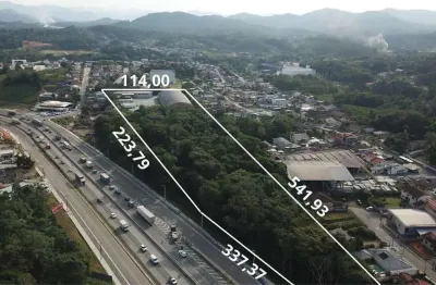 Terreno de aproximadamente 43.575 m2 frente br 470 com galpão em blumenau-sc