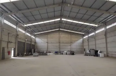 Galpão na via expressa – 1.035 m² com mezanino, estacionamento.